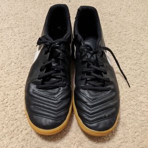 Nike Tiempo indoor soccer shoes 11.5